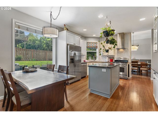 7632 Sw RUBY Ter, Portland, OR 97219