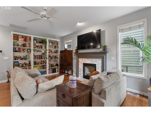 7632 Sw RUBY Ter, Portland, OR 97219