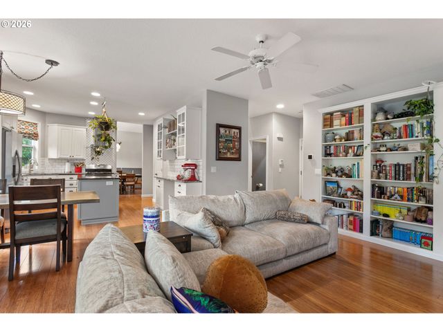 7632 Sw RUBY Ter, Portland, OR 97219