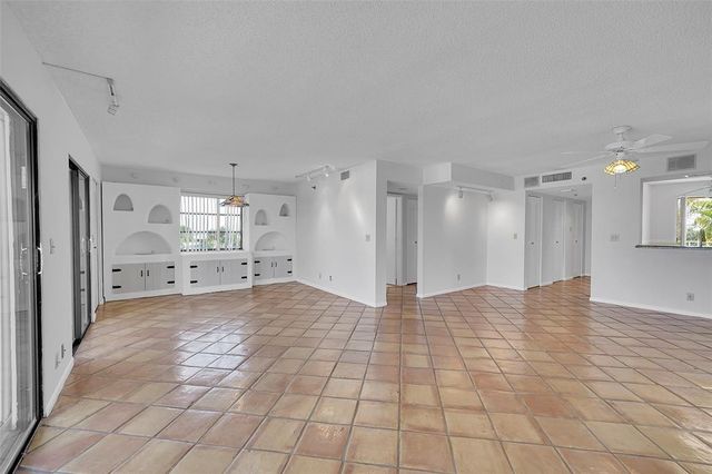 7370 S Oriole Boulevard 607, Delray Beach, FL 33446