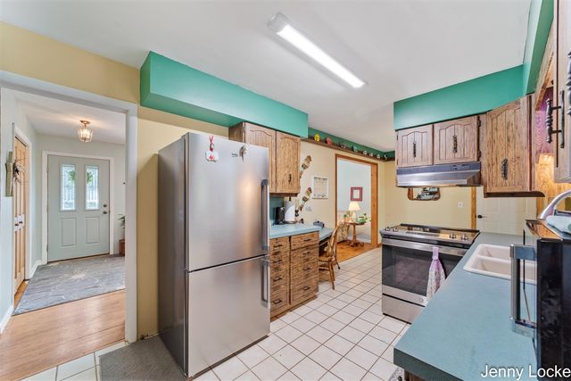 5073 Hillview Drive, Norton Shores, MI 49441