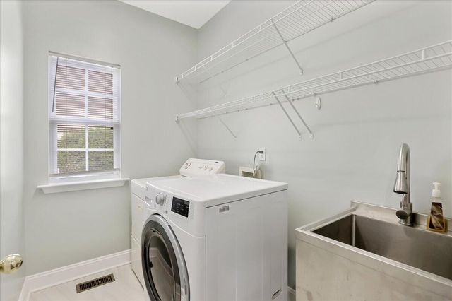 1090 Norfolk Green Circle, Chattanooga, TN 37421