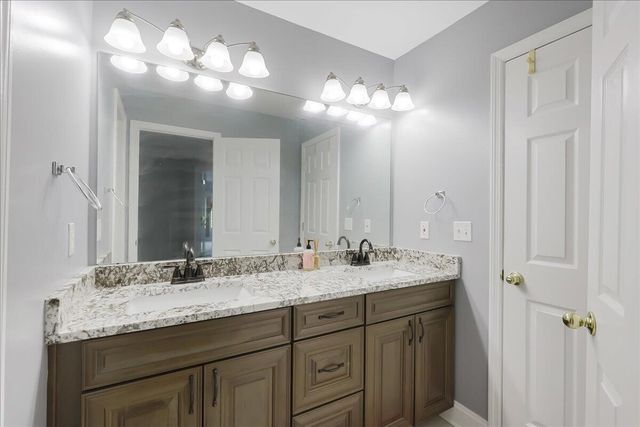 1090 Norfolk Green Circle, Chattanooga, TN 37421