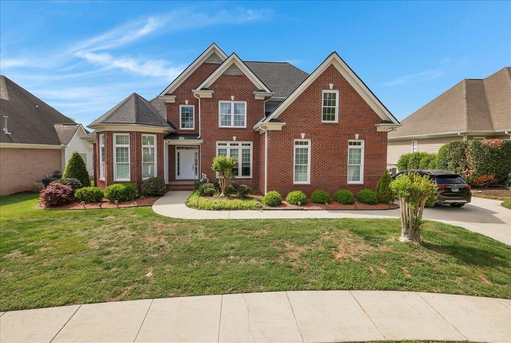 1090 Norfolk Green Circle, Chattanooga, TN 37421