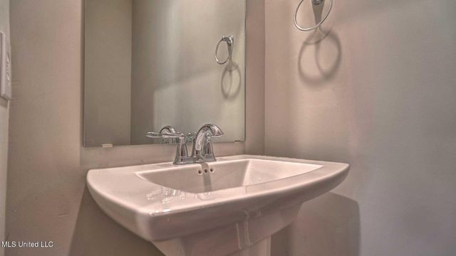 303 Castlewood Circle, Canton, MS 39046