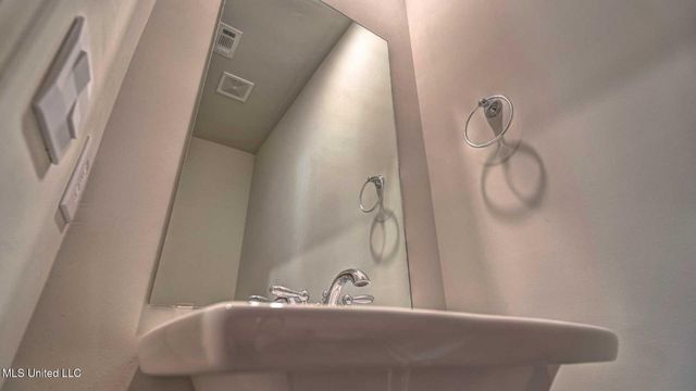 303 Castlewood Circle, Canton, MS 39046