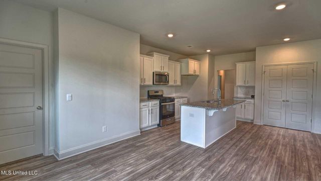 303 Castlewood Circle, Canton, MS 39046