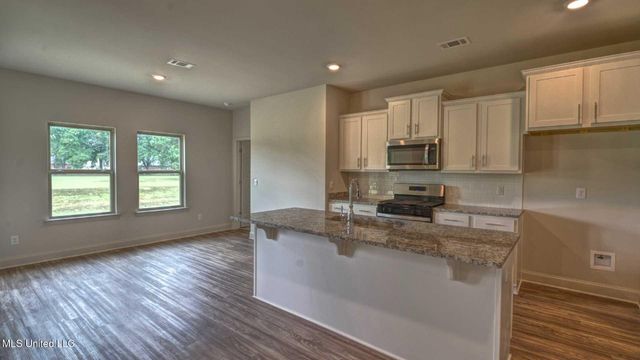 303 Castlewood Circle, Canton, MS 39046