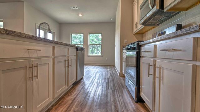 303 Castlewood Circle, Canton, MS 39046