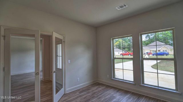 303 Castlewood Circle, Canton, MS 39046