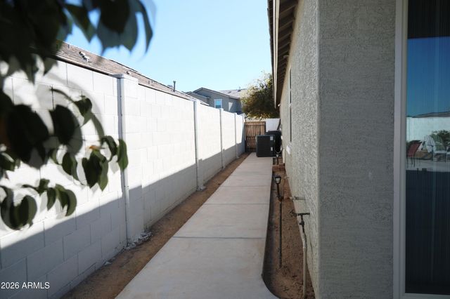 2318 E HARWELL Road, Phoenix, AZ 85042