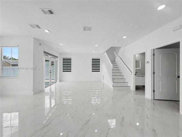 15486 SW 23rd Ln, Miami, FL 33185