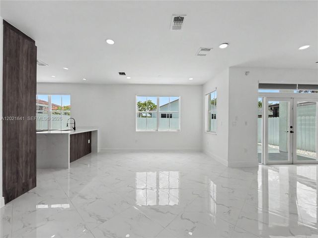 15486 SW 23rd Ln, Miami, FL 33185