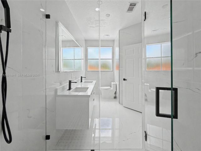 15486 SW 23rd Ln, Miami, FL 33185