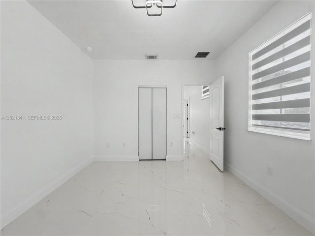 15486 SW 23rd Ln, Miami, FL 33185