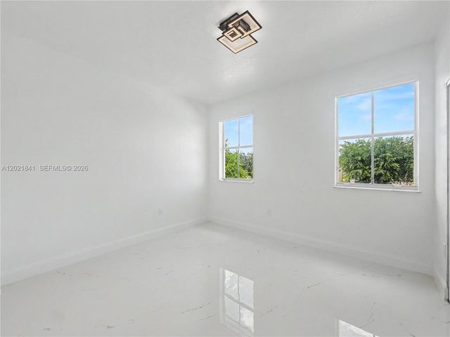 15486 SW 23rd Ln, Miami, FL 33185