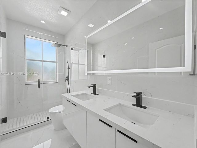 15486 SW 23rd Ln, Miami, FL 33185