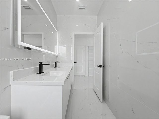 15486 SW 23rd Ln, Miami, FL 33185