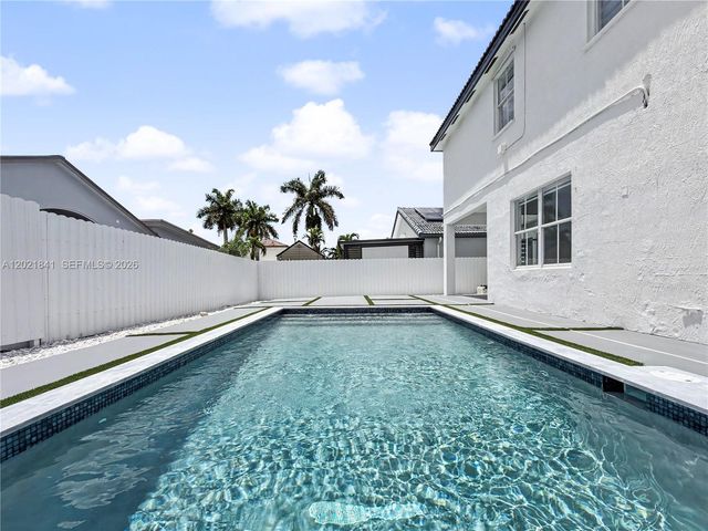 15486 SW 23rd Ln, Miami, FL 33185