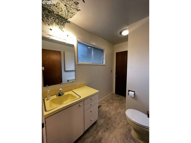 5635 Martin Rd, Florence, OR 97439