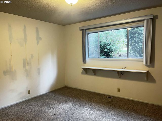 5635 Martin Rd, Florence, OR 97439