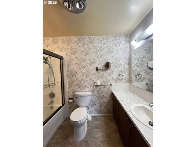 5635 Martin Rd, Florence, OR 97439