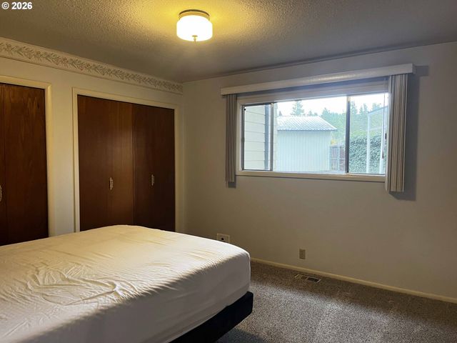 5635 Martin Rd, Florence, OR 97439