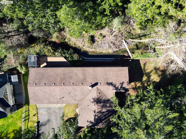 5635 Martin Rd, Florence, OR 97439