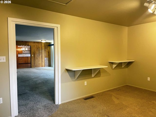 5635 Martin Rd, Florence, OR 97439