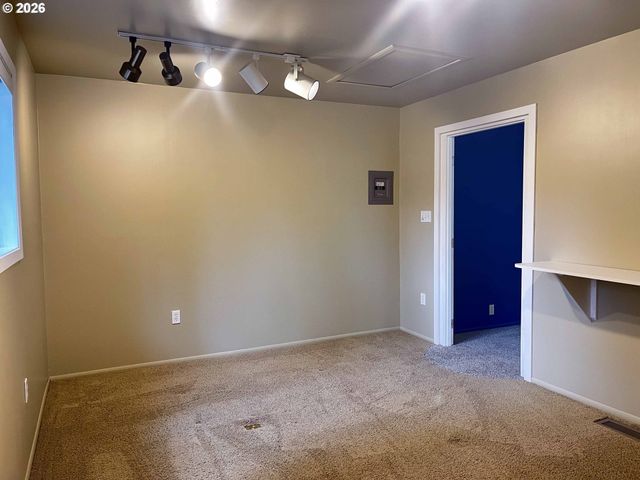 5635 Martin Rd, Florence, OR 97439