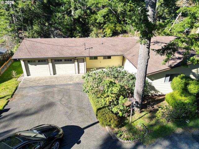 5635 Martin Rd, Florence, OR 97439