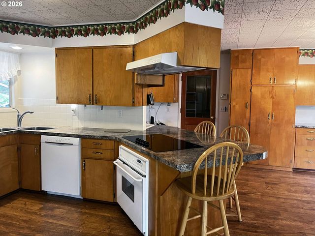 5635 Martin Rd, Florence, OR 97439