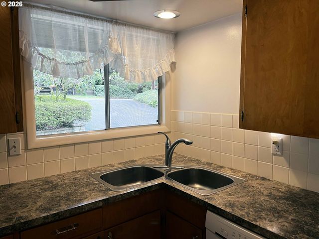 5635 Martin Rd, Florence, OR 97439