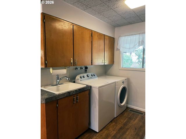 5635 Martin Rd, Florence, OR 97439