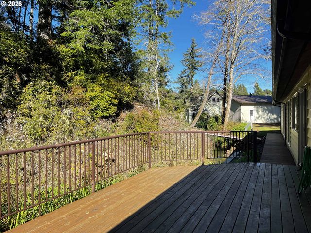 5635 Martin Rd, Florence, OR 97439