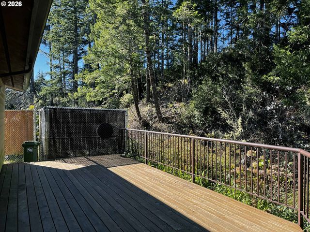 5635 Martin Rd, Florence, OR 97439