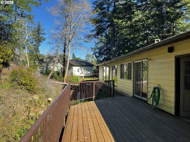 5635 Martin Rd, Florence, OR 97439