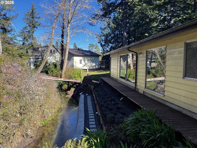 5635 Martin Rd, Florence, OR 97439