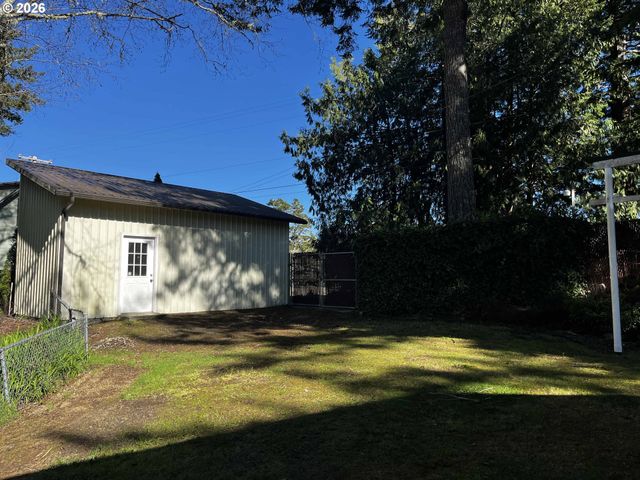 5635 Martin Rd, Florence, OR 97439