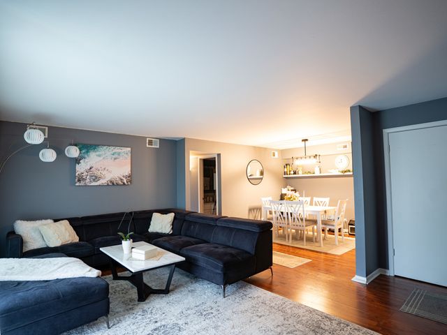 9146 W 140th Street 3NW, Orland Park, IL 60462