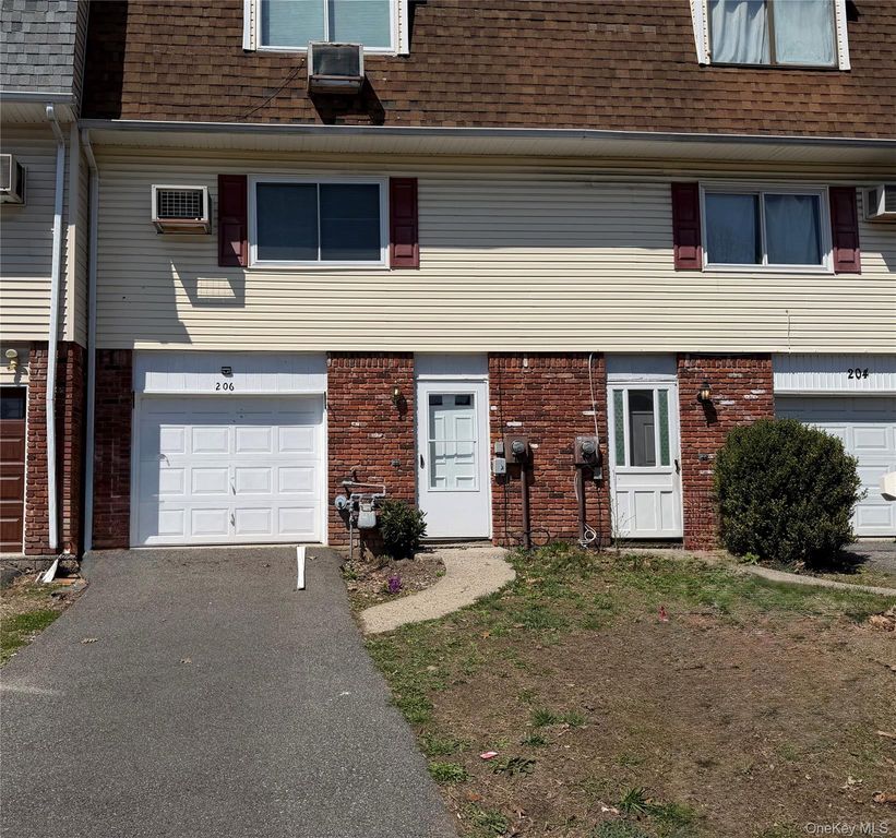 206 Chrystal Drive, Maybrook, NY 12543