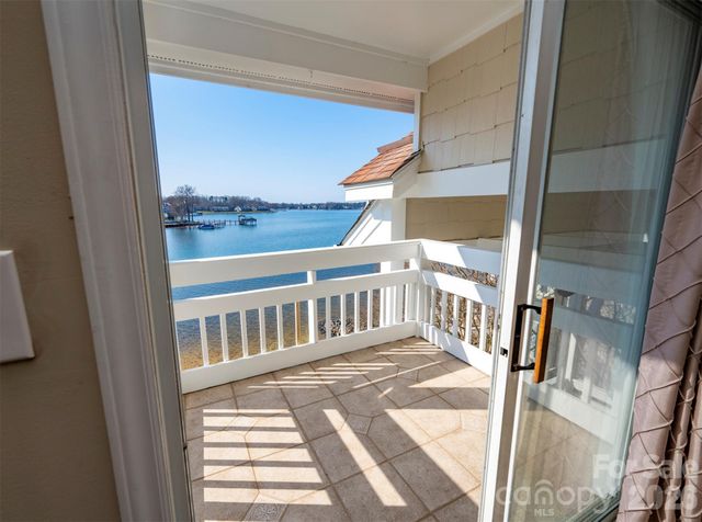 17925 Kings Point Drive B, Cornelius, NC 28031