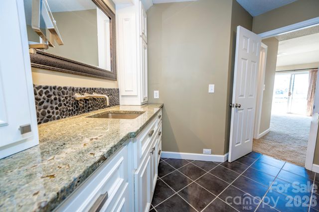 17925 Kings Point Drive B, Cornelius, NC 28031