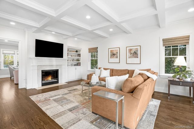 8 Wakefield Road, Scarsdale, NY 10583