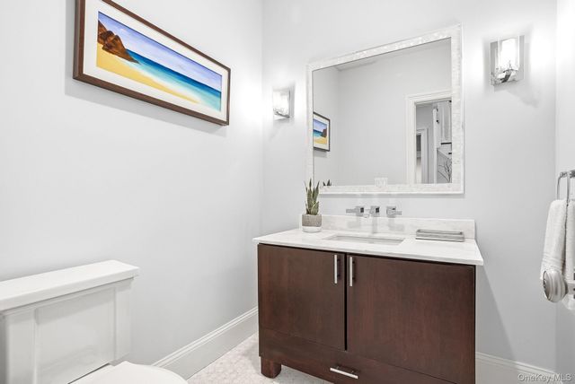 8 Wakefield Road, Scarsdale, NY 10583