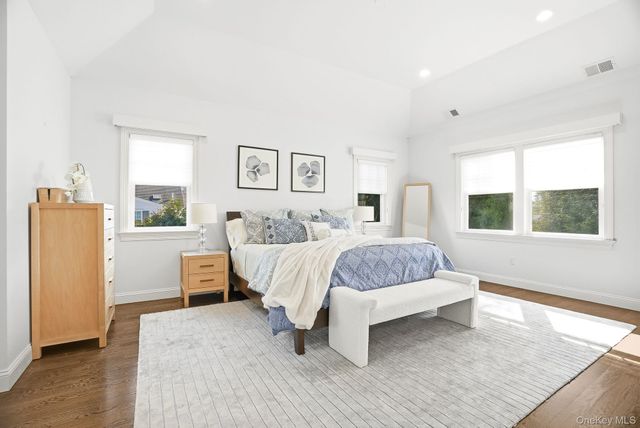 8 Wakefield Road, Scarsdale, NY 10583