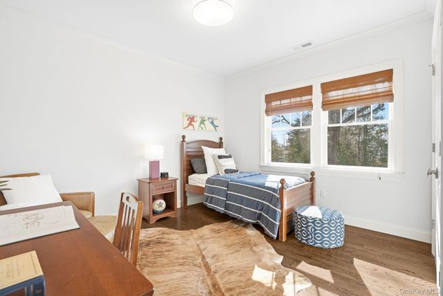 8 Wakefield Road, Scarsdale, NY 10583