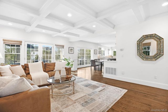 8 Wakefield Road, Scarsdale, NY 10583