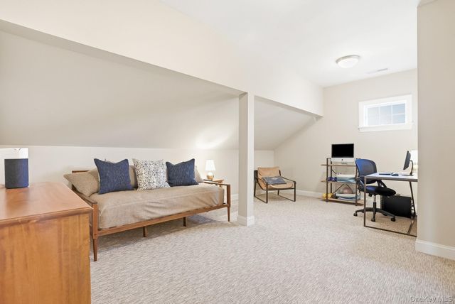 8 Wakefield Road, Scarsdale, NY 10583