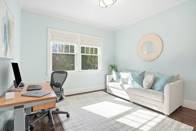 8 Wakefield Road, Scarsdale, NY 10583